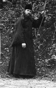 Иеромонах Вениамин (Федченков) в парке усадьбы Боратынских Мара. Фото 1900-х гг.